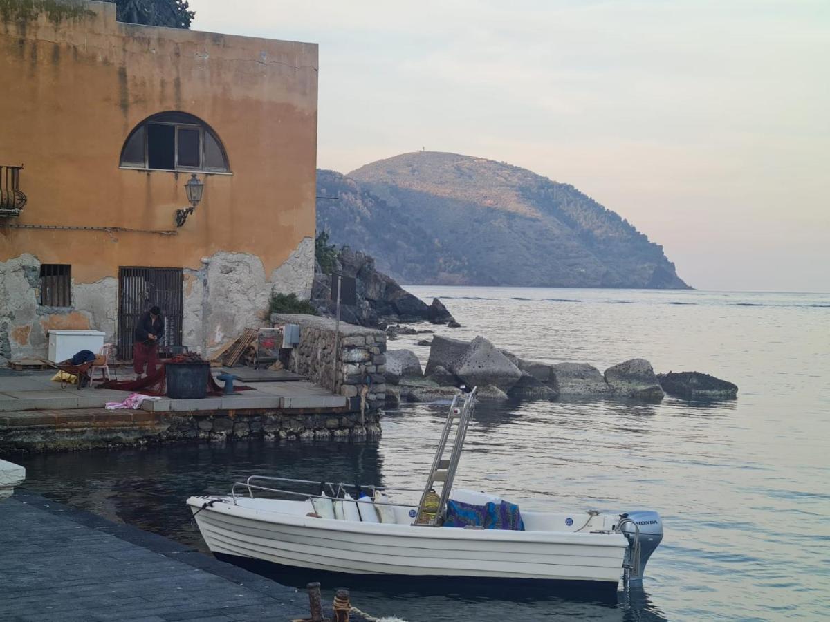 Апартаменти Lipari Centro Storico Flat 6 Mins From Port Екстер'єр фото