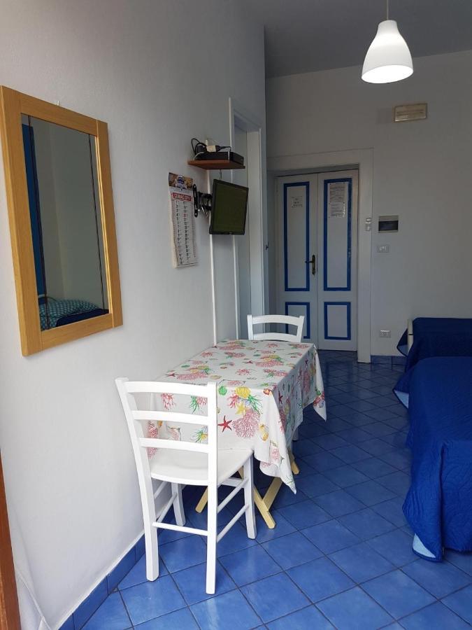 Апартаменти Lipari Centro Storico Flat 6 Mins From Port Екстер'єр фото